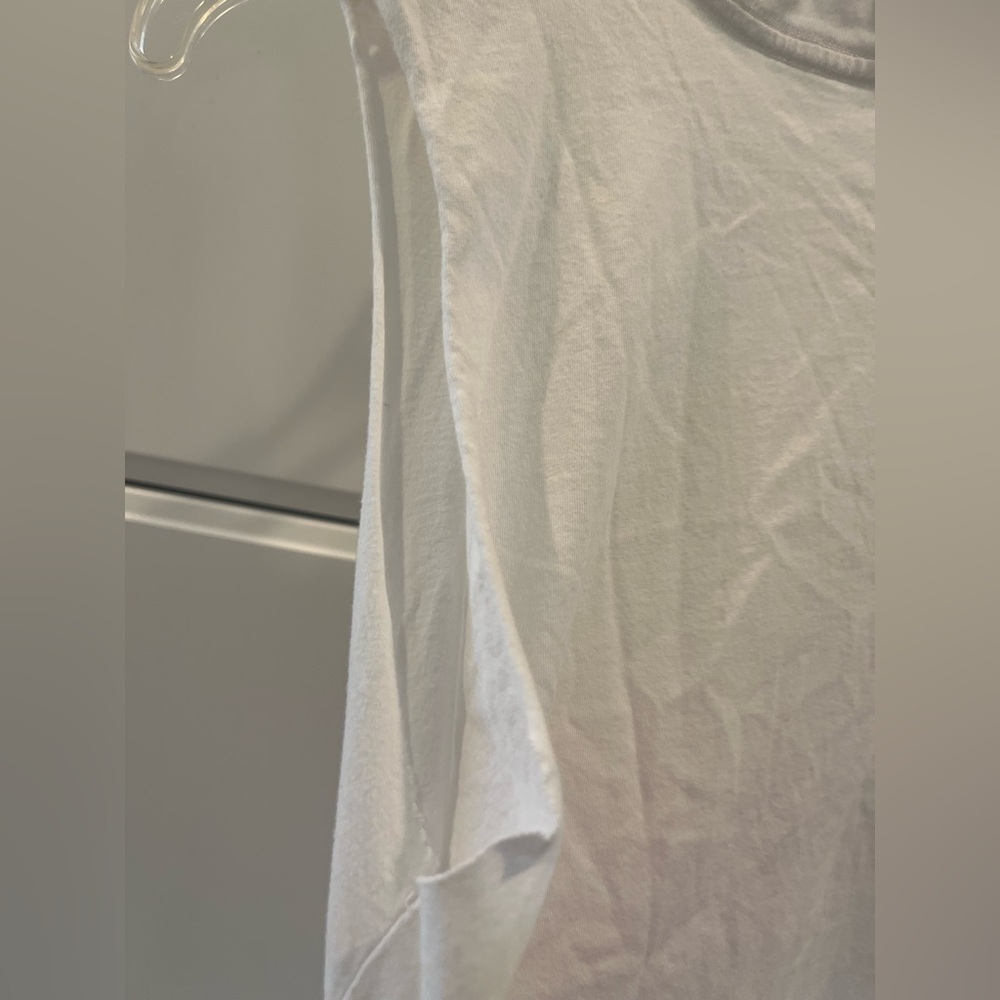 Brandy Melville (no tags) Sleeveless Top With Sunset Ying Yang Wide Arm Holes - Picture 5 of 8